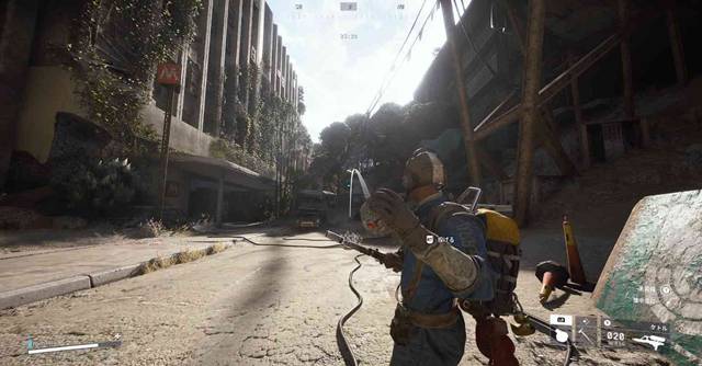 グレネードを投げようとする