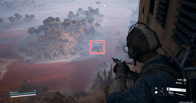 赤い池のハッチ近くの壊れたバス