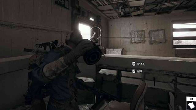 扉にトリガー・グレネードを投げて装着させる