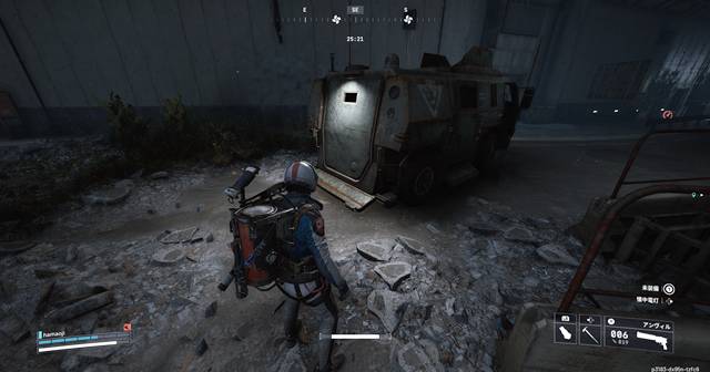 後部ドアが閉まっている装甲パトロールカー