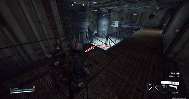 整備バンカーの階段を下りる