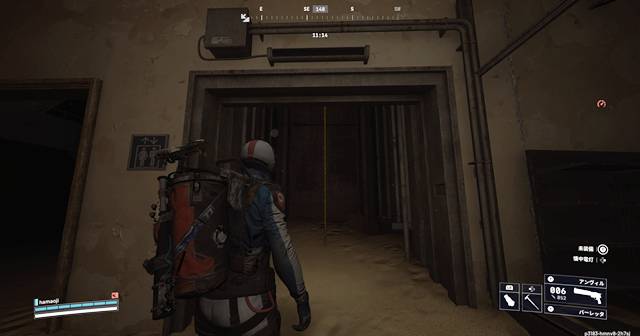 屋上階へと続くジップライン