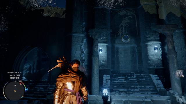 石の閉ざされた扉のある建物