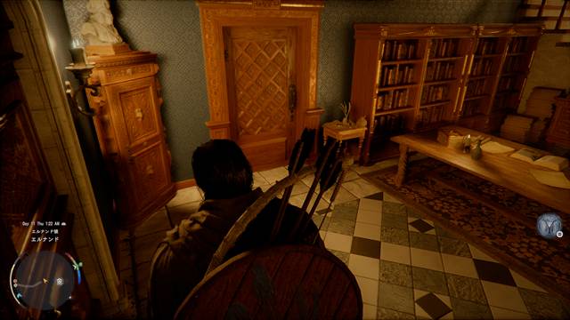 銀行に入って左側の扉