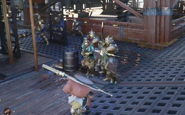 緑色の甲冑を着た機械兵